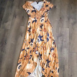 Peach Floral Dress Size: M